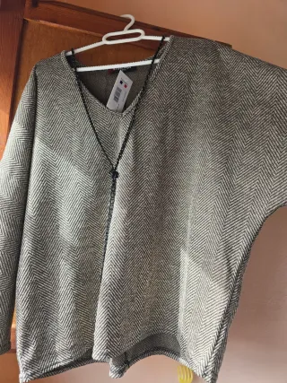 Blusa elegante marrón y negro, su cadena con negro