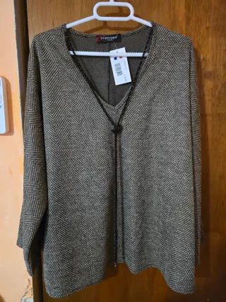 Blusa elegante marrón y negro, su cadena con negro