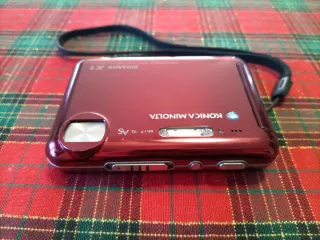 Cámara Konica Minolta DiMAGE X1 Roja de Segunda mano por 25 EUR en