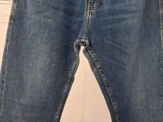 Vaqueros T 44. Medidas en descripción