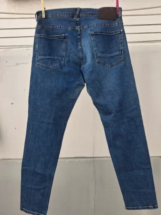 Vaqueros T 44. Medidas en descripción