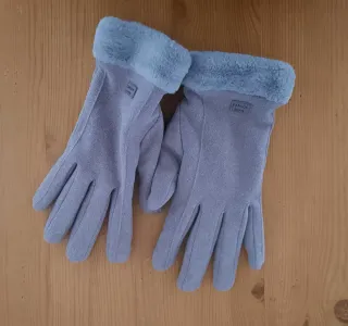 Guantes grises de mujer con pelo