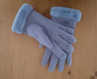 Guantes grises de mujer con pelo