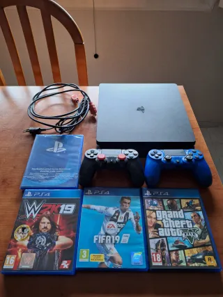 PS4 Slim 500GB Negra + Juegos