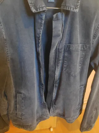 Chaqueta vaquera Pull&Bear negra Talla M