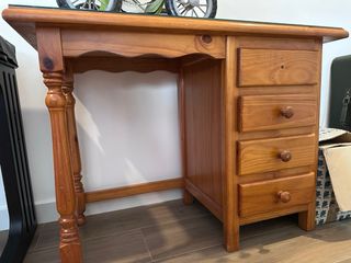 Escritorio madera pino con cajonera
