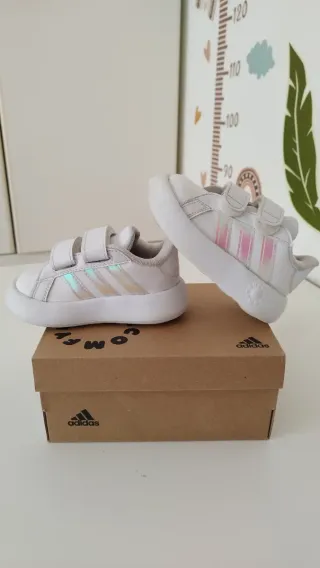 Scarpe Adidas bambina bianche olografiche