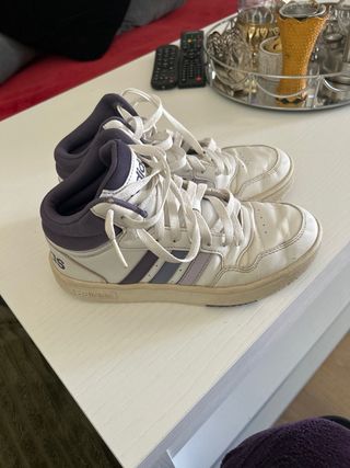 Zapatillas Adidas Blancas y Moradas