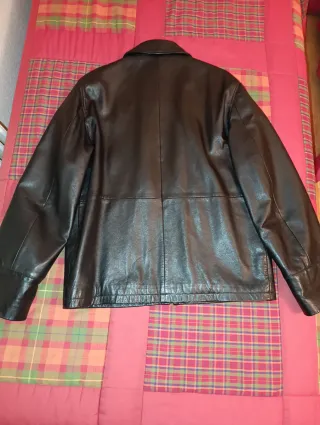 Cazadora de cuero La Rosa de Oro Negra