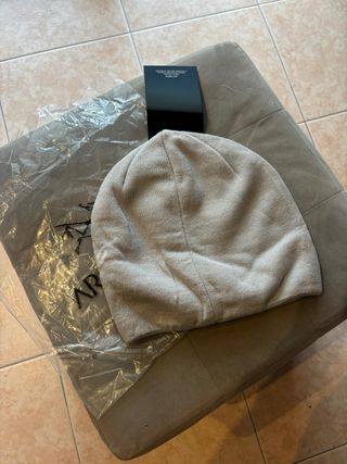 Berretto Arc'teryx beige e bianco