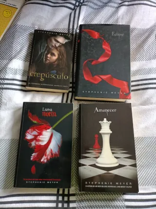 LOTE DE 4 LIBROS POR 10€