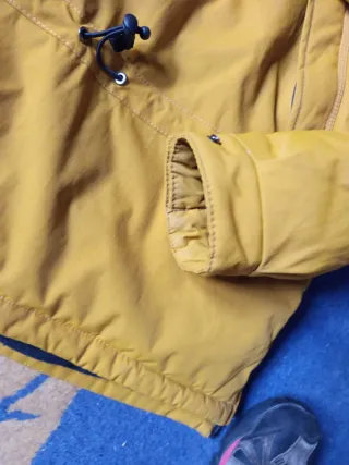 Chaqueta Napapijri Amarilla con Capucha