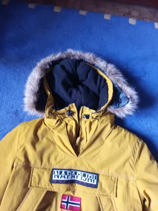 Chaqueta Napapijri Amarilla con Capucha