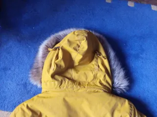 Chaqueta Napapijri Amarilla con Capucha