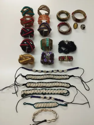 Lote Bisutería Pulseras, anillos y pendientes.
