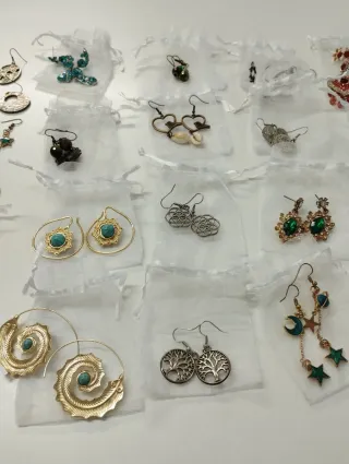 Lote Bisutería Pulseras, anillos y pendientes.