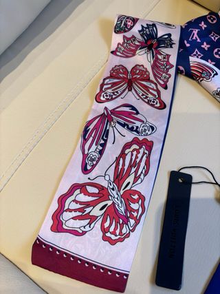 Pañuelo Louis Vuitton Mariposa y Monogram