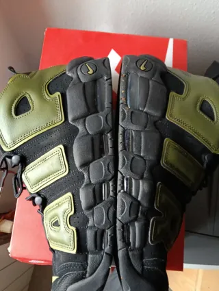 Nike Air More Uptempo 96 negras y verde militar