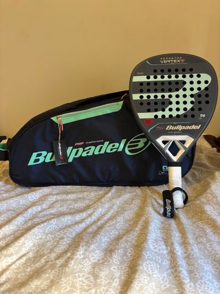Pack Pala Bullpadel Vertex 04 W + Paletero