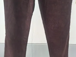 Pantalón pana hombre T 46. Medidas en descripción