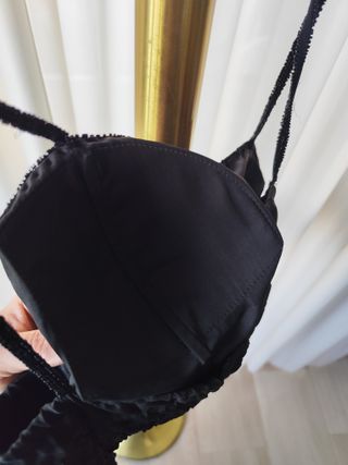 Top nero con perline