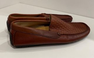 Mocasines de cuero marrón tejido