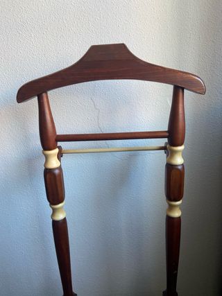 Perchero de madera hecho a mano con cajón