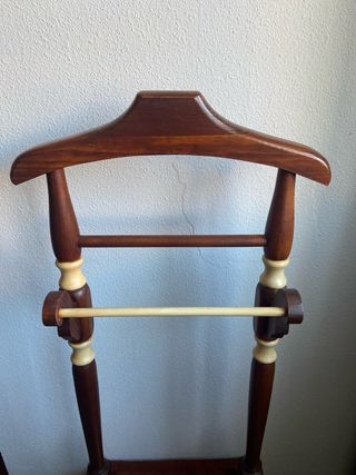 Perchero de madera hecho a mano con cajón