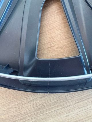 2 tapacubos negros con circulo rojo 15"