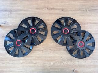2 tapacubos negros con circulo rojo 15"