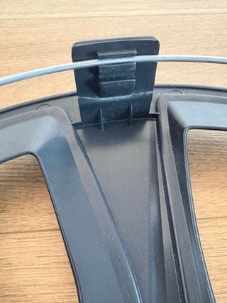 2 tapacubos negros con circulo rojo 15"