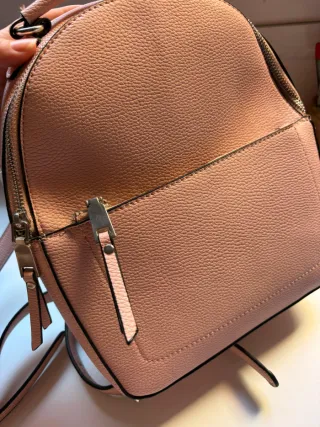 Mochila pequeña de hombros rosa