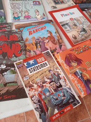 52 cómic de varios géneros .