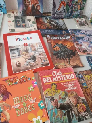 52 cómic de varios géneros .