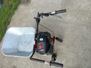 Carretilla motorizada y remolque quad