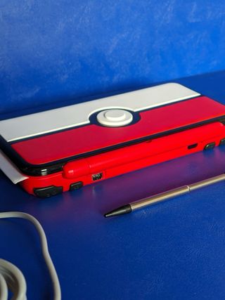 Nintendo 2DS XL Edición Pokeball
