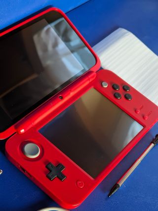 Nintendo 2DS XL Edición Pokeball