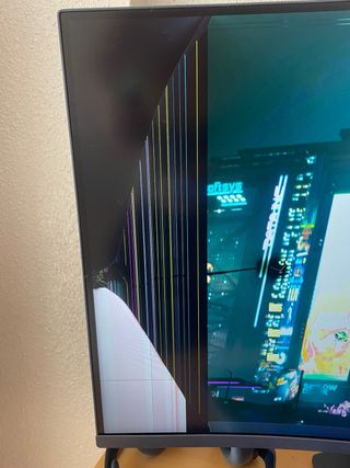 Monitor LG Ultragear curvo (con golpe)