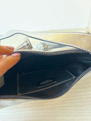 Bolso plateado efecto metálico
