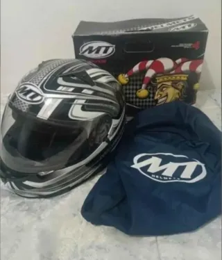 Casco MT con funda y caja