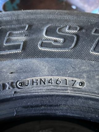 Neumáticos Bridgestone Dueler en buen estado.