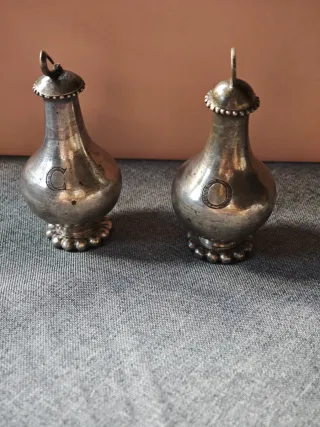 Dos Crismeras S. XVIII