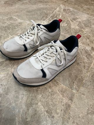 Zapatillas Lacoste Blancas, Rojas y Azules.