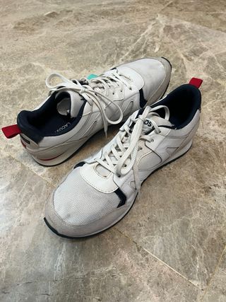 Zapatillas Lacoste Blancas, Rojas y Azules.