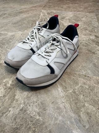 Zapatillas Lacoste Blancas, Rojas y Azules.