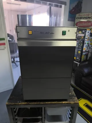 Lavavasos Industrial Adler