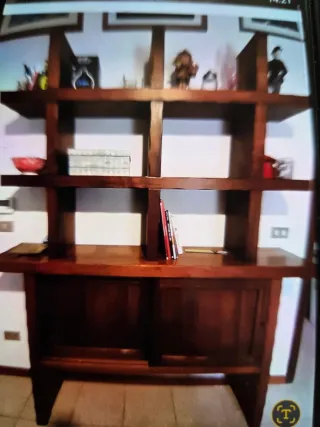 Libreria in legno marrone