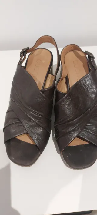 Sandalias de piel marrones