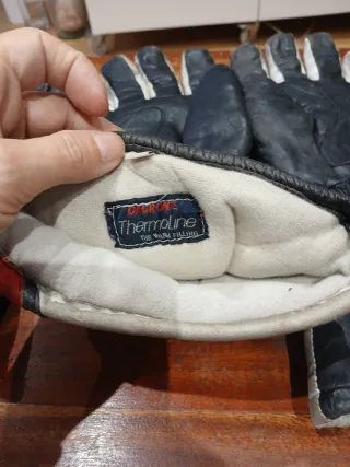 2 pares de Guantes de invierno negros y rojos 5€