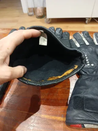 2 pares de Guantes de invierno negros y rojos 5€